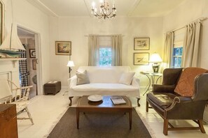 Living area - The French House Cottage (Wilmington)