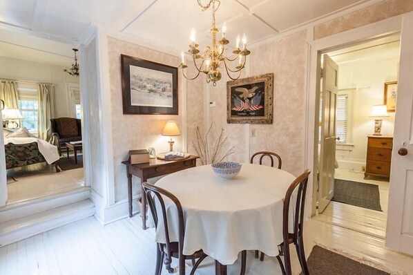 Dining - The French House Cottage (Wilmington)