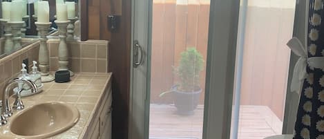 Combined shower/tub, hair dryer, towels, soap