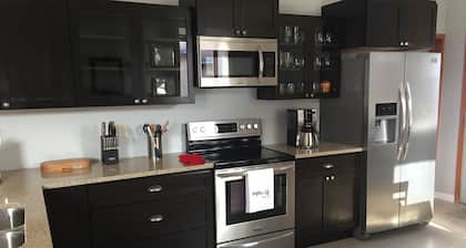 Loft completamente amueblado en el centro de Decorah, IA