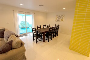 Dining - Luxury Mid-Century Modern 5min to Strip + Pool (Las Vegas)