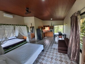 1 chambre, fer et planche à repasser, lit parapluie, Wi-Fi