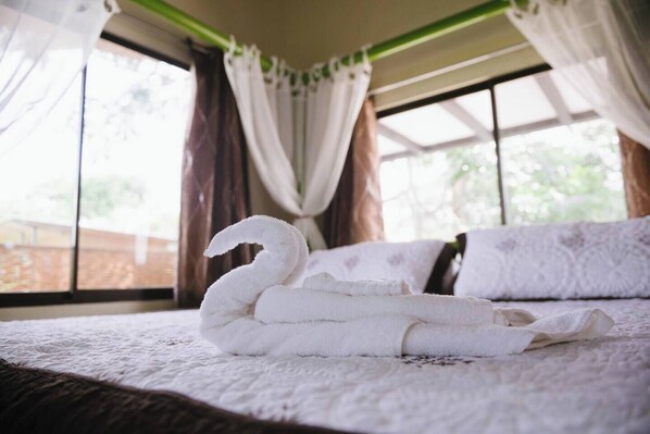 Iron/ironing board, travel cot, WiFi, bed sheets