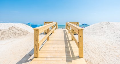 Täysin uusittu kirkas ja kaunis 2bed 2 kylpy huoneisto vain muutaman askeleen Beac