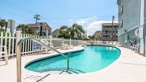 A swimming pool with a white fence and a no diving sign. - Fully Remodeled Bright and Beautiful  2bed 2 bath condo just steps to the Beach (Murrells Inlet)