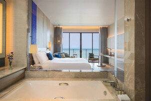 Room, 1 King Bed, Sea View (Balcony) | Bathroom | Designer toiletries, hair dryer, bathrobes, slippers
