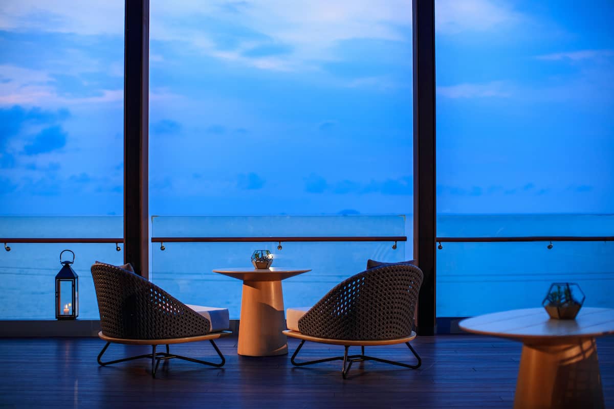 4 restaurants, breakfast served