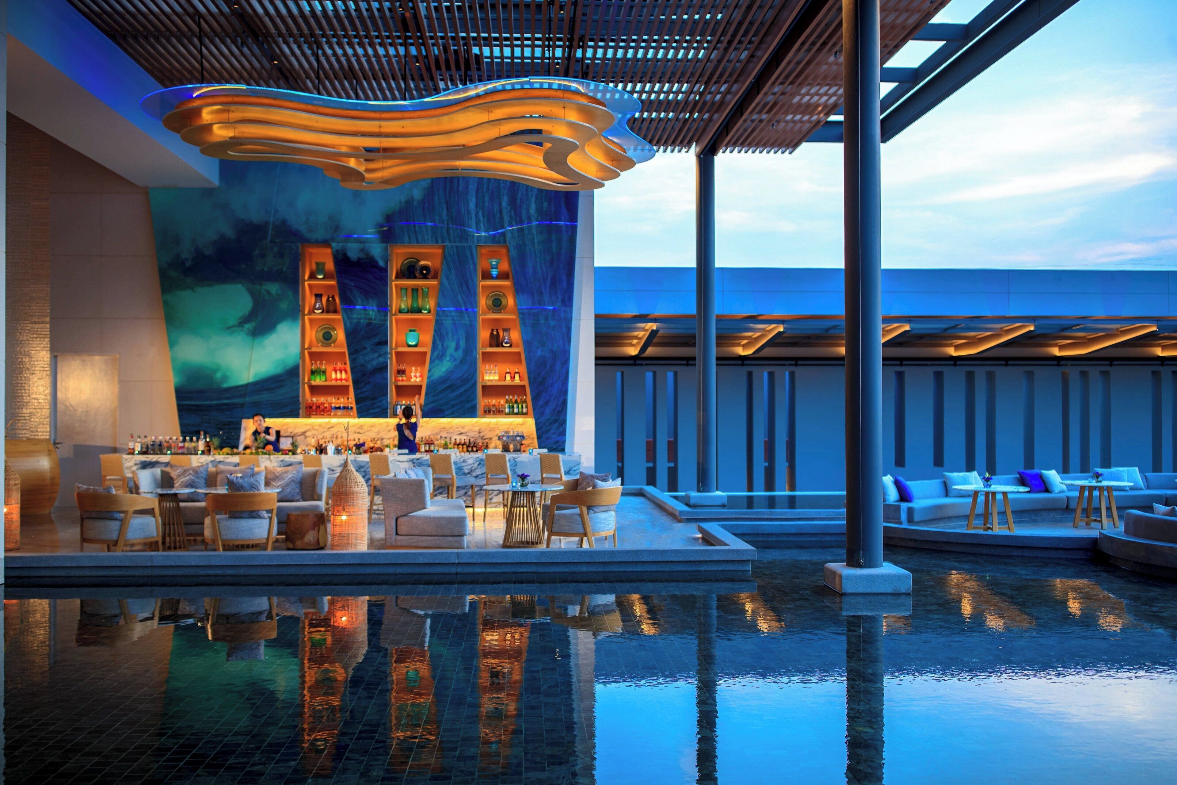 2 bars/lounges, lobby lounge