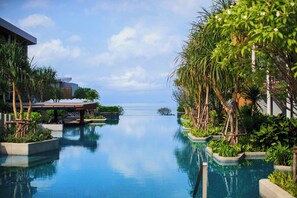 3 outdoor pools - Renaissance Pattaya Resort & Spa (Sattahip)