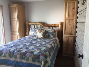2 bedrooms, iron/ironing board, Internet, bed sheets