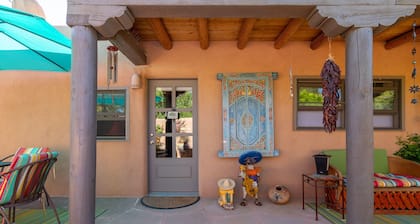 WALK TO DOWNTOWN PLAZA, RAILYARD, AND CANYON ROAD. HISTORIC ADOBE.