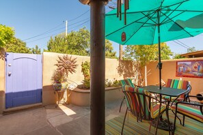 Outdoor dining -  WALK TO DOWNTOWN PLAZA, RAILYARD, AND CANYON ROAD.  HISTORIC ADOBE. (Santa Fe)