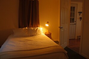 1 dormitorio, tabla de planchar con plancha, cuna de viaje y wifi gratis