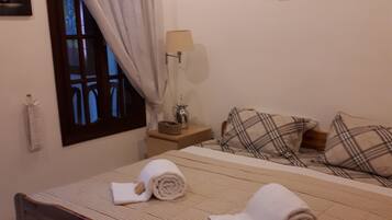 3 bedrooms, in-room safe, desk, iron/ironing board