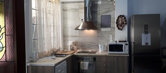 VILLA "NEFELI" - NEXT TO THE PORT OF PIRAEUS