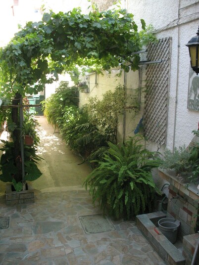 VILLA "NEFELI" - NEXT TO THE PORT OF PIRAEUS