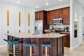 Fridge, microwave, oven, stovetop - Comfortable 4bdr w/private pool - No resort fees (Kissimmee)