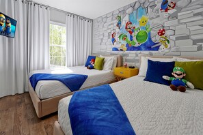 4 bedrooms, iron/ironing board, travel crib, WiFi - Comfortable 4bdr w/private pool - No resort fees (Kissimmee)