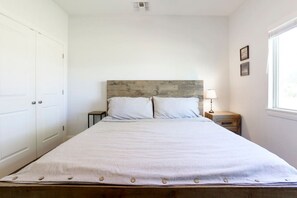 2 bedrooms, iron/ironing board, travel cot, WiFi