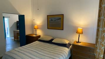 1 chambre, fer et planche Ă repasser, Wi-Fi gratuit, draps fournis