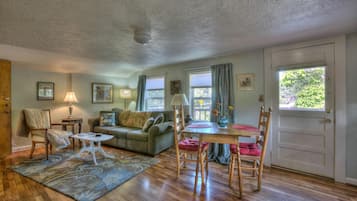 Télévision, lecteur de DVD, livres, vidéothèque