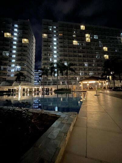 1 BR Fully Furnished Condo across MOA w/ Pool and Parking - Shell A - Unit 1131