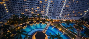 1 BR Fully Furnished Condo across MOA w/ Pool and Parking - Shell A - Unit 1131