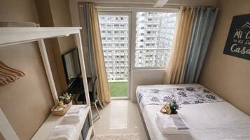 1 bedroom, in-room safe, iron/ironing board, free WiFi