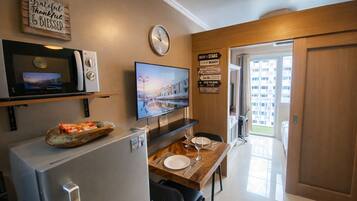 1 quarto, cofres nos quartos, ferros/tábuas de passar roupa