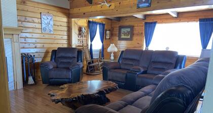 Cabin Getaway kauniilla näkymillä ja nukku hirven kanssa