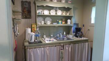 Fridge, coffee/tea maker, electric kettle, cookware/dishes/utensils