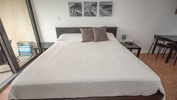 Iron/ironing board, WiFi, bed sheets