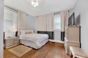 3 bedrooms, iron/ironing board, WiFi, bed sheets