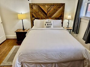 3 bedrooms, iron/ironing board, WiFi, bed sheets - Beautiful Updated Historic 3BD/2BTH Home (Birmingham)