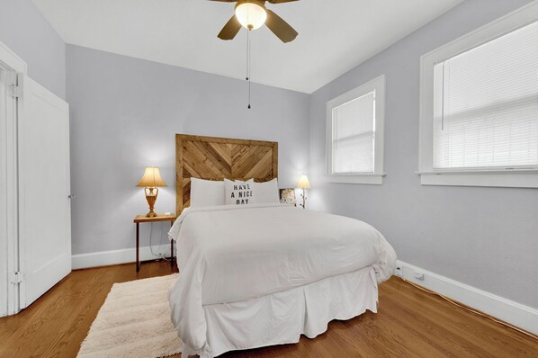 3 bedrooms, iron/ironing board, WiFi, bed sheets