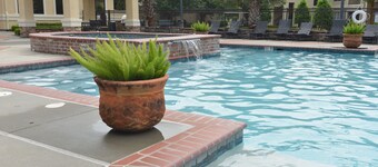 Baton Rouge Condo With Resort Atmosphere With Custom Decor, Sleeps 2