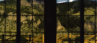 Expansive 6-Bedroom Lodge with gorgeous mountain views. Perfect for large groups