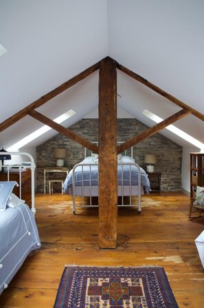 4 chambres, fer et planche à repasser, lit parapluie, Wi-Fi gratuit