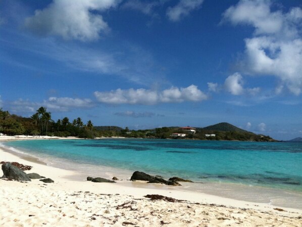 Beach nearby, sun loungers, beach towels