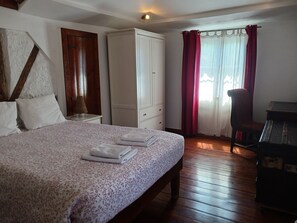 2 bedrooms, iron/ironing board, WiFi, bed sheets - Historic heart apartment (Lisboa)