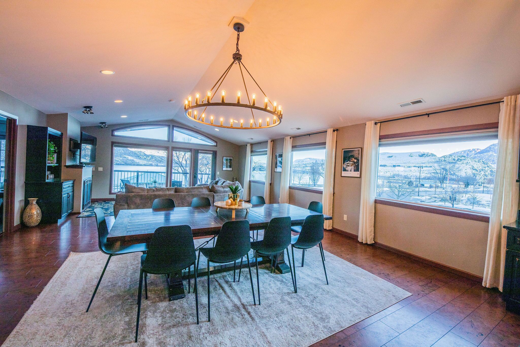 Sleeps up to 12! 4BD, 3BA Riverfront Guesthouse, Mountain & River Views!