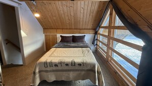 2 bedrooms, iron/ironing board, WiFi (free), bed sheets
