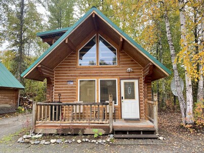 Talkeetna Log Cabin with Hot Tub Unit 1