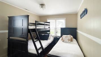 2 bedrooms, iron/ironing board, free WiFi, bed sheets