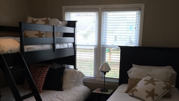 2 bedrooms, iron/ironing board, free WiFi, bed sheets