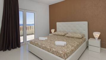 Zimmersafe, Schreibtisch, schallisolierte Zimmer, Bügeleisen/Bügelbrett