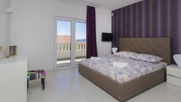 In-room safe, desk, soundproofing, iron/ironing board
