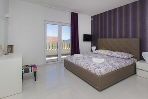 In-room safe, desk, soundproofing, iron/ironing board - Villa Tramonto (Seget)