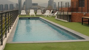 Rooftop pool - JT Departamentos Amoblados Providencia (Santiago)