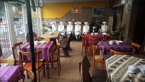 Breakfast, lunch, dinner served; Regional cuisine 